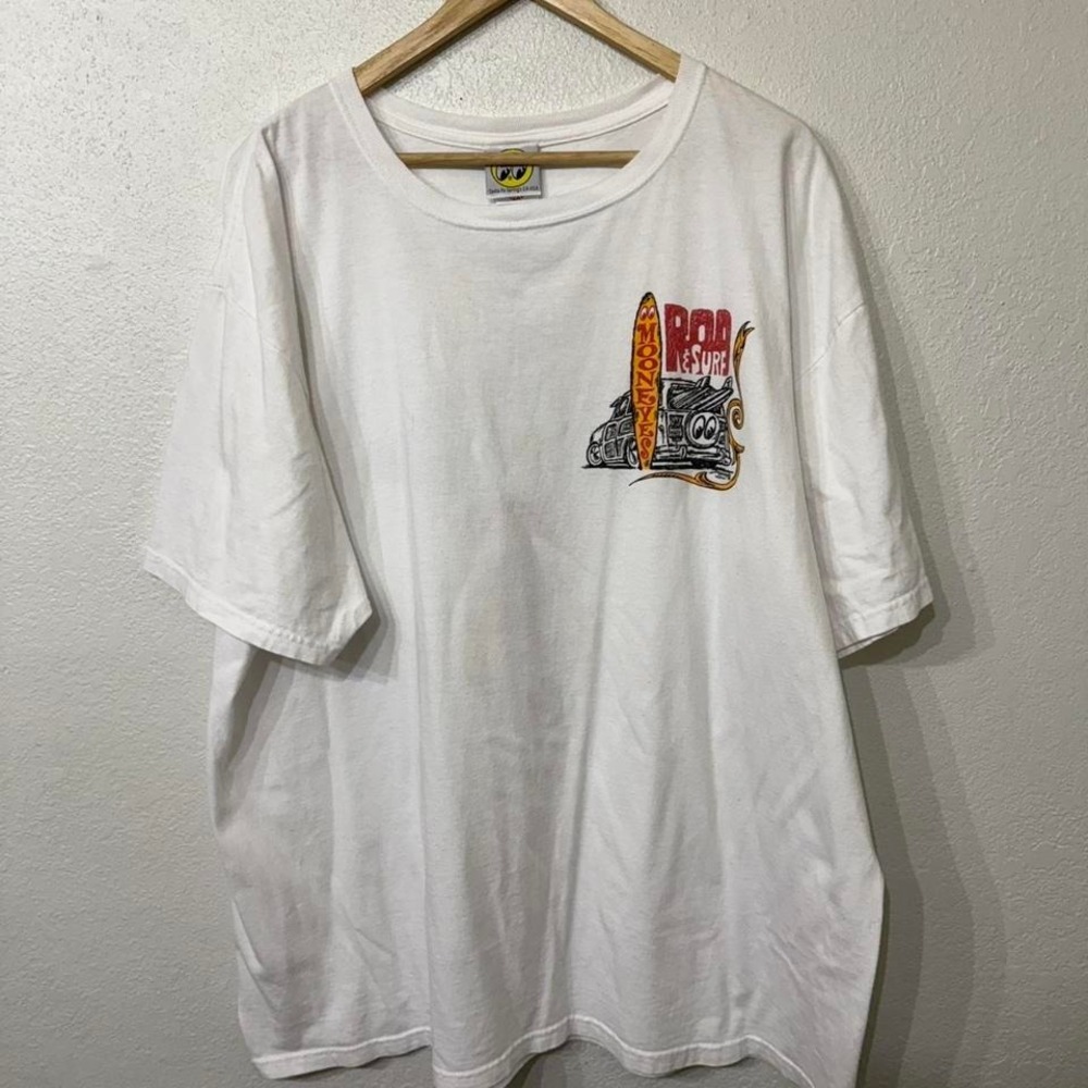 White vintage 90s surfing mooneyes tee with big pocket surf